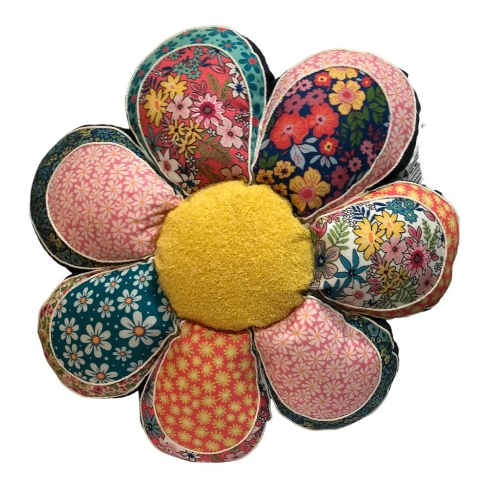 Vintage cottage inspired quilt look sunflower shaped‎ decor pillow brand new